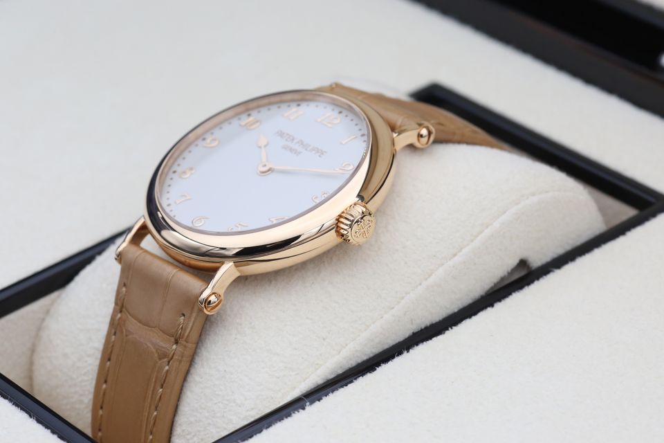 Patek Philippe Calatrava 7200R-001 Image 4